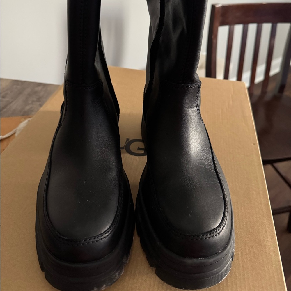 UGG Women Black Leather Boots